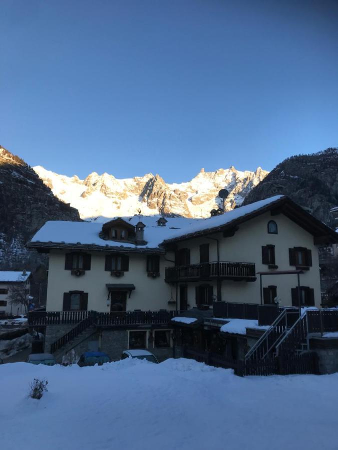 Hotel Maison Laurent Courmayeur Zewnętrze zdjęcie